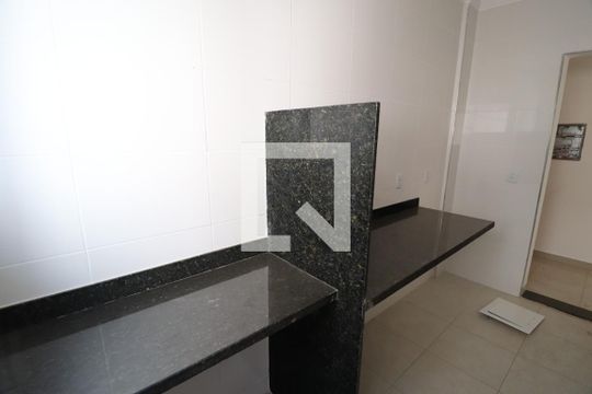 Cozinha e Área de Serviço de apartamento para alugar com 2 quartos, 59m² em Santa Mônica, Uberlândia