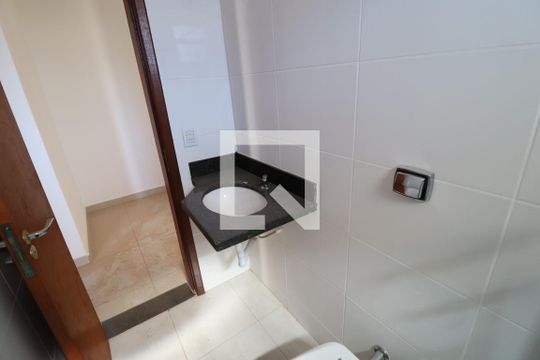 Banheiro Social de apartamento para alugar com 3 quartos, 134m² em Santa Mônica, Uberlândia