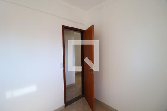 Quarto 2 de apartamento para alugar com 3 quartos, 134m² em Santa Mônica, Uberlândia