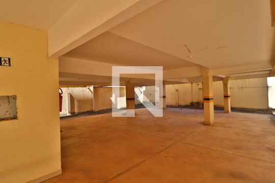 Garagem de apartamento para alugar com 2 quartos, 116m² em Santa Mônica, Uberlândia