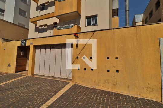 Fachada de apartamento para alugar com 2 quartos, 116m² em Santa Mônica, Uberlândia
