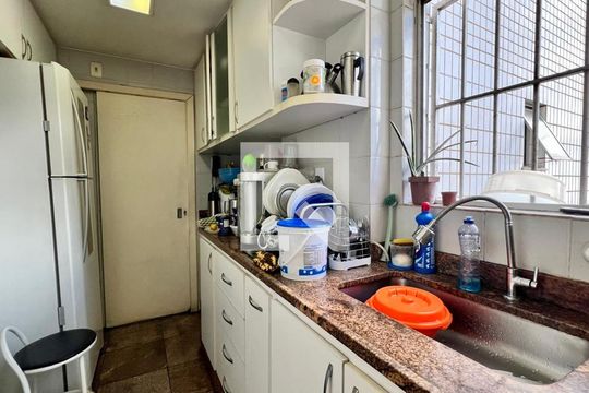 Cozinha de apartamento à venda com 3 quartos, 90m² em Silveira, Belo Horizonte