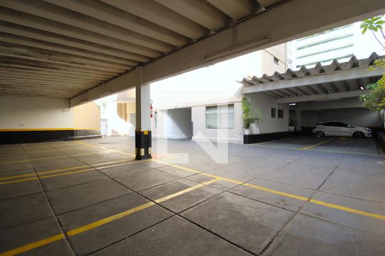 Garagem de apartamento para alugar com 3 quartos, 122m² em Vila Olímpia, São Paulo