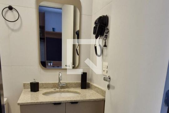 Banheiro de kitnet/studio à venda com 1 quarto, 27m² em Pompeia, São Paulo