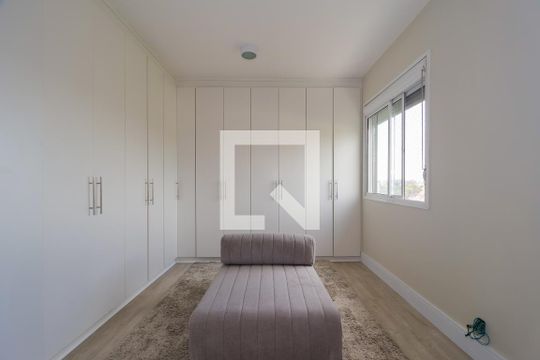 Suíte de casa de condomínio para alugar com 4 quartos, 230m² em Jardim Monte Kemel, São Paulo