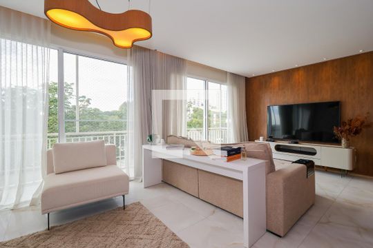 Casa de Condomínio para alugar com 4 quartos, 230m² em Jardim Monte Kemel, São Paulo