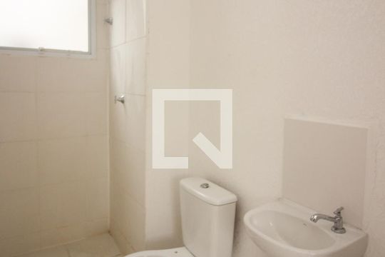 Banheiro de apartamento à venda com 2 quartos, 43m² em Hípica, Porto Alegre