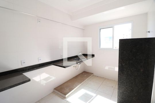 Cozinha de apartamento para alugar com 3 quartos, 69m² em Santa Mônica, Uberlândia
