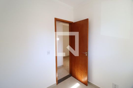 Quarto 2 de apartamento para alugar com 3 quartos, 69m² em Santa Mônica, Uberlândia