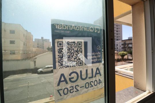 Plaquinha de apartamento para alugar com 3 quartos, 69m² em Santa Mônica, Uberlândia