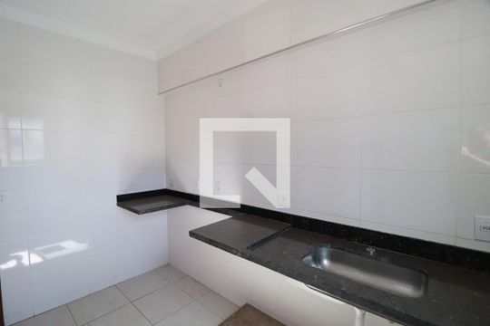 Cozinha de apartamento para alugar com 3 quartos, 69m² em Santa Mônica, Uberlândia