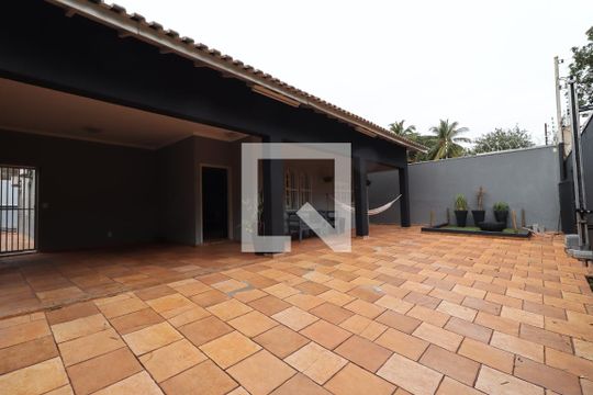 Garagem de casa para alugar com 4 quartos, 200m² em Parque Industrial Lagoinha, Ribeirão Preto