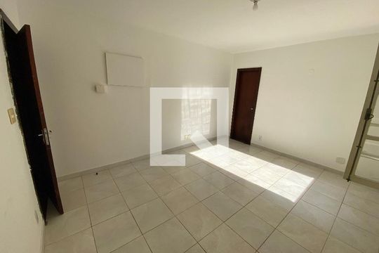 Quarto 1 de casa de condomínio à venda com 6 quartos, 704m² em Taquara, Rio de Janeiro