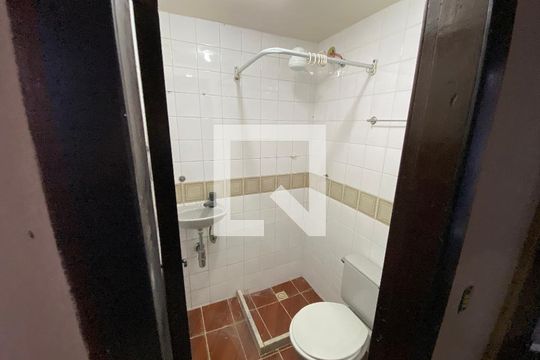 Banheiro 4 de casa de condomínio à venda com 6 quartos, 704m² em Taquara, Rio de Janeiro