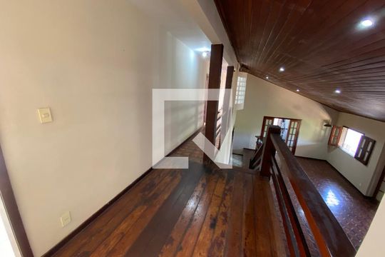 Sala - Mezanino de casa de condomínio para alugar com 6 quartos, 704m² em Taquara, Rio de Janeiro