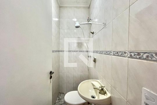 Banheiro de kitnet/studio para alugar com 1 quarto, 24m² em Jardim Oriental, São Paulo