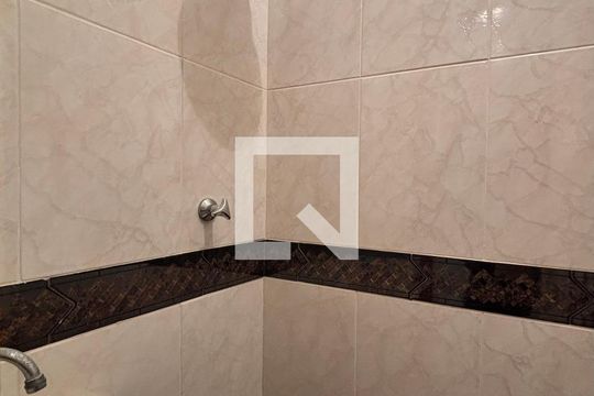 Área de serviço - banheiro de apartamento à venda com 1 quarto, 50m² em Copacabana, Rio de Janeiro