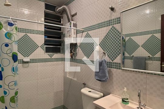 Banheiro social de apartamento à venda com 1 quarto, 50m² em Copacabana, Rio de Janeiro