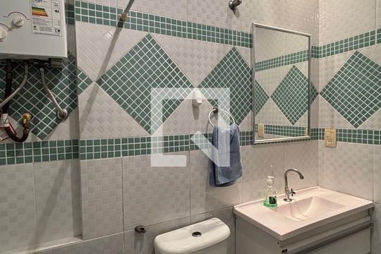 Banheiro social de apartamento à venda com 1 quarto, 50m² em Copacabana, Rio de Janeiro