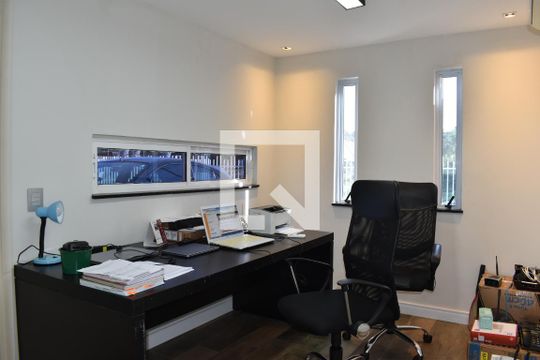Escritório de casa para alugar com 4 quartos, 540m² em Cascatinha, Curitiba