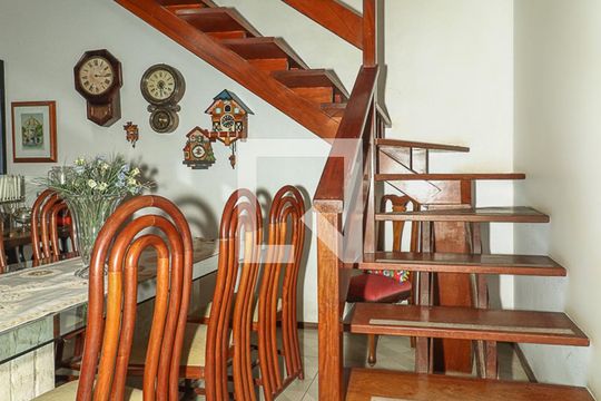 Sala de casa à venda com 4 quartos, 278m² em Vila Jardim, Porto Alegre