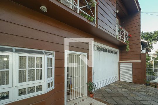 Fachada de casa à venda com 4 quartos, 278m² em Vila Jardim, Porto Alegre