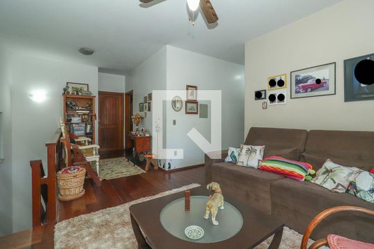 Sala de TV de casa à venda com 4 quartos, 278m² em Vila Jardim, Porto Alegre