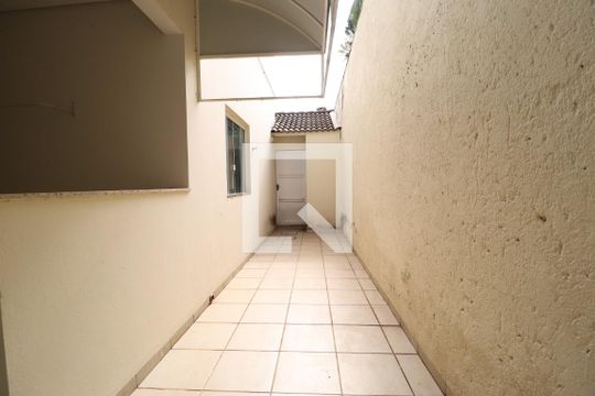 Corredor de casa para alugar com 4 quartos, 420m² em Jardim Karaíba, Uberlândia