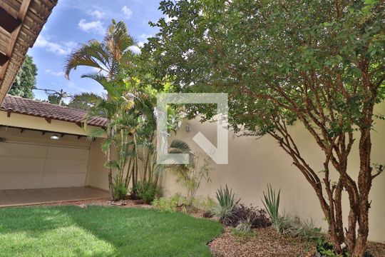 Jardim de casa para alugar com 4 quartos, 420m² em Jardim Karaíba, Uberlândia