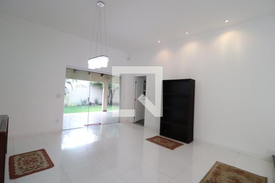 Sala de Jantar de casa para alugar com 4 quartos, 420m² em Jardim Karaíba, Uberlândia