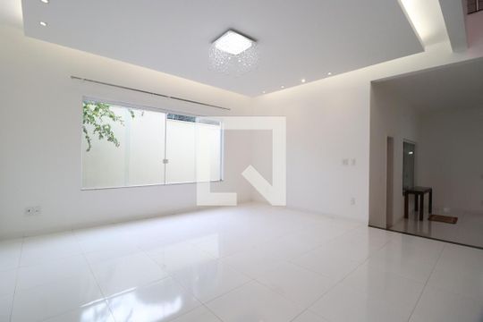 Sala de casa para alugar com 4 quartos, 420m² em Jardim Karaíba, Uberlândia
