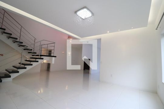 Sala de casa para alugar com 4 quartos, 420m² em Jardim Karaíba, Uberlândia