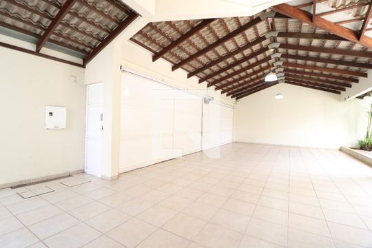 Garagem de casa para alugar com 4 quartos, 420m² em Jardim Karaíba, Uberlândia