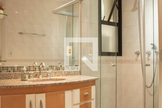 Banheiro de apartamento à venda com 3 quartos, 130m² em Vila Mariana, São Paulo