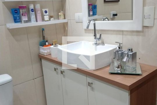 Banheiro 1 de casa à venda com 2 quartos, 135m² em Conjunto Residencial Sitio Oratorio, São Paulo