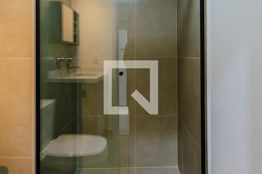 Banheiro de kitnet/studio para alugar com 1 quarto, 27m² em Vila Mariana, São Paulo