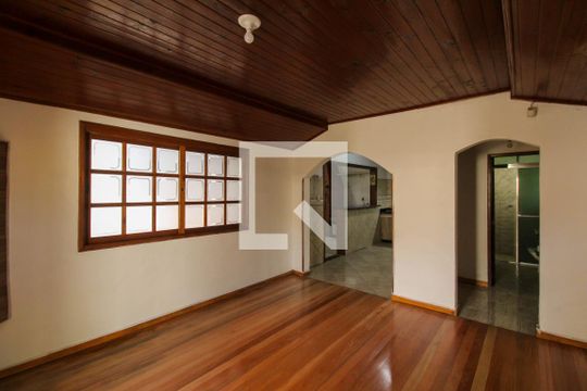Casa para alugar com 4 quartos, 129m² em Olaria, Canoas