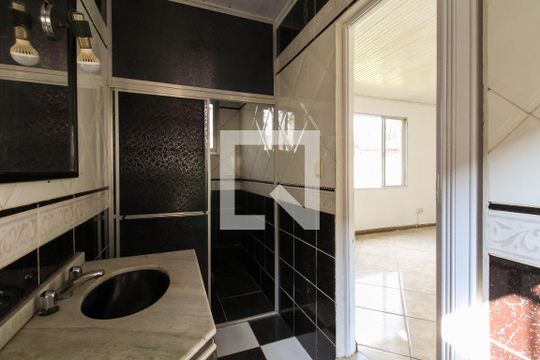Banheiro da Suíte de casa para alugar com 4 quartos, 129m² em Olaria, Canoas