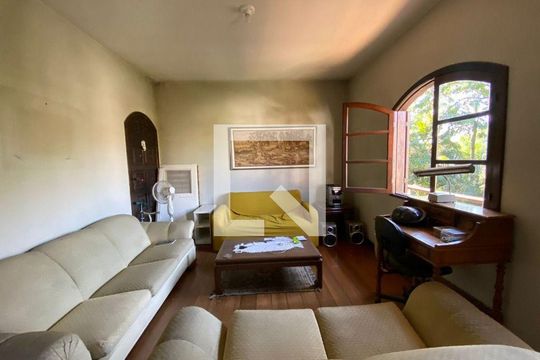 Casa à venda com 4 quartos, 300m² em Maria Paula, Niterói
