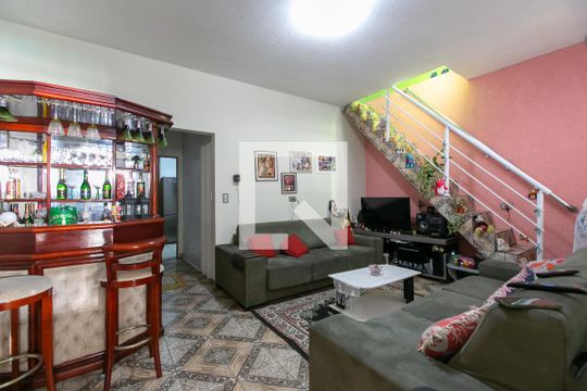 Casa à venda com 6 quartos, 200m² em Conjunto Habitacional Aguia de Haia, São Paulo