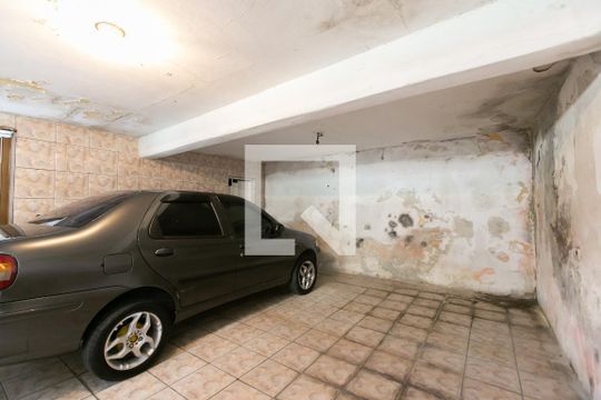 Garagem  de casa à venda com 6 quartos, 200m² em Conjunto Habitacional Aguia de Haia, São Paulo
