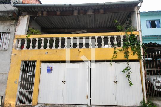 Fachada  de casa à venda com 6 quartos, 200m² em Conjunto Habitacional Aguia de Haia, São Paulo