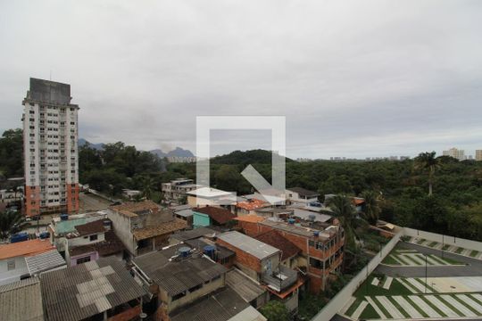 Sala Varanda Vista  de apartamento para alugar com 2 quartos, 45m² em Jacarepaguá, Rio de Janeiro