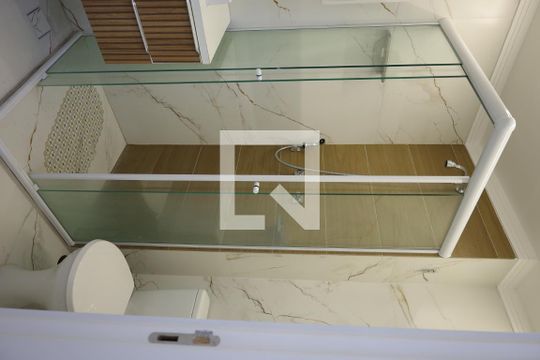 Banheiro de apartamento à venda com 2 quartos, 42m² em Vila Isa, São Paulo