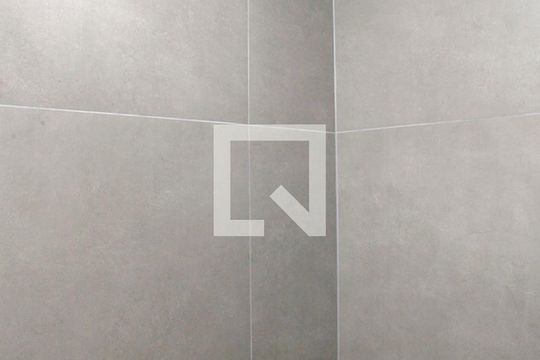 Banheiro de kitnet/studio para alugar com 1 quarto, 26m² em Rio Branco, Porto Alegre