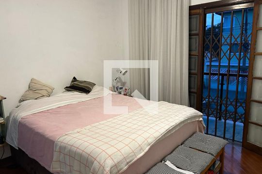 Suíte  de casa à venda com 3 quartos, 178m² em Vila Pires, Santo André