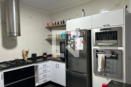 Cozinha de casa à venda com 3 quartos, 178m² em Vila Pires, Santo André