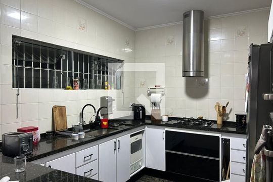 Cozinha  de casa à venda com 3 quartos, 178m² em Vila Pires, Santo André