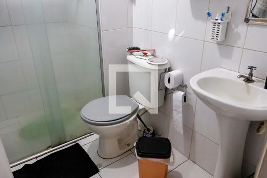 Banheiro de apartamento à venda com 2 quartos, 51m² em Santa Maria, Osasco