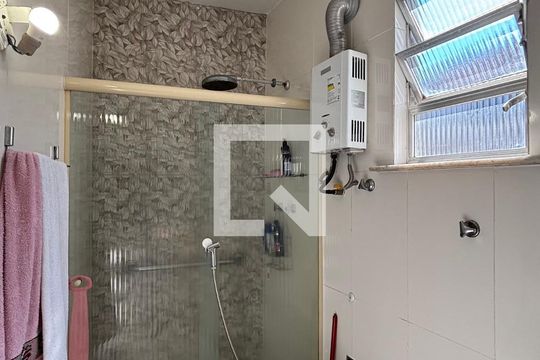 Banheiro social de apartamento à venda com 2 quartos, 90m² em Copacabana, Rio de Janeiro